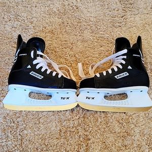 Boys size 2 Bauer hockey skates